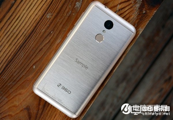 堅(jiān)果Pro和360手機(jī)N5對(duì)比評(píng)測(cè)：哪個(gè)好？Pro/N5誰更值得買？
